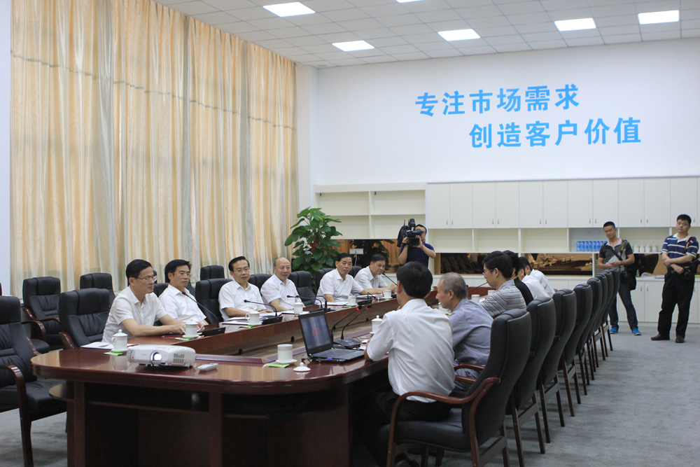 抓住產業轉型升級機遇，堅持創新驅動